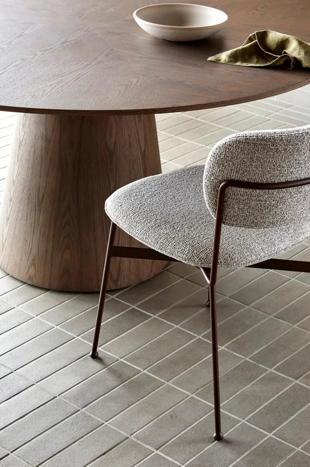 GLOBEWEST CLASSIQUE ROUND DINING TABLE